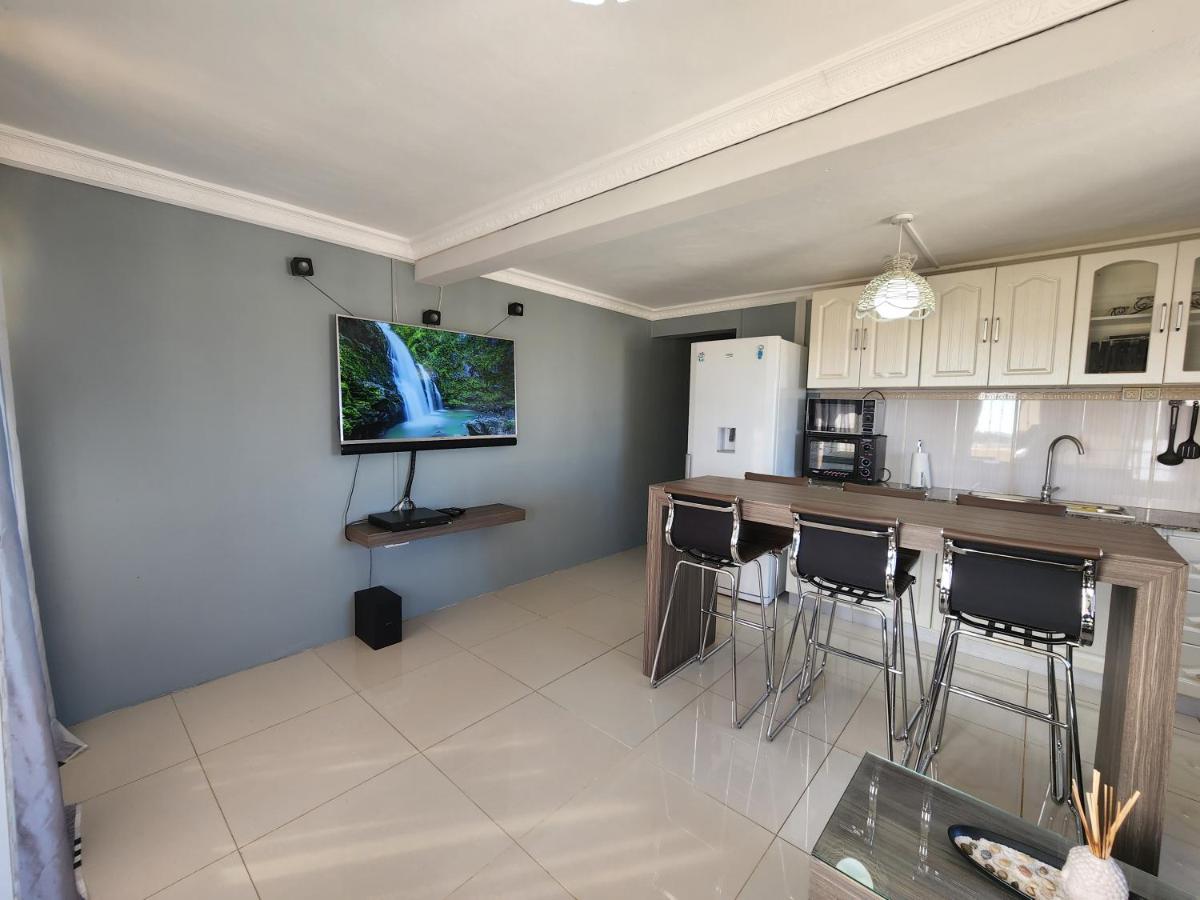 Sunsetview Beach Apartment Flic-en-Flacq Екстериор снимка